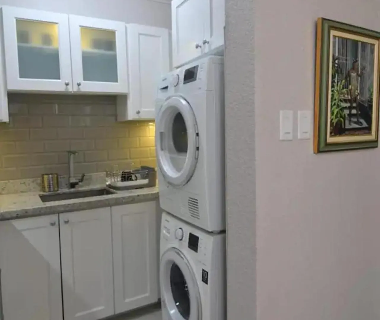 Captivating 1-Bed Ravinia Apartment In Kingston 0*,  Jamaica