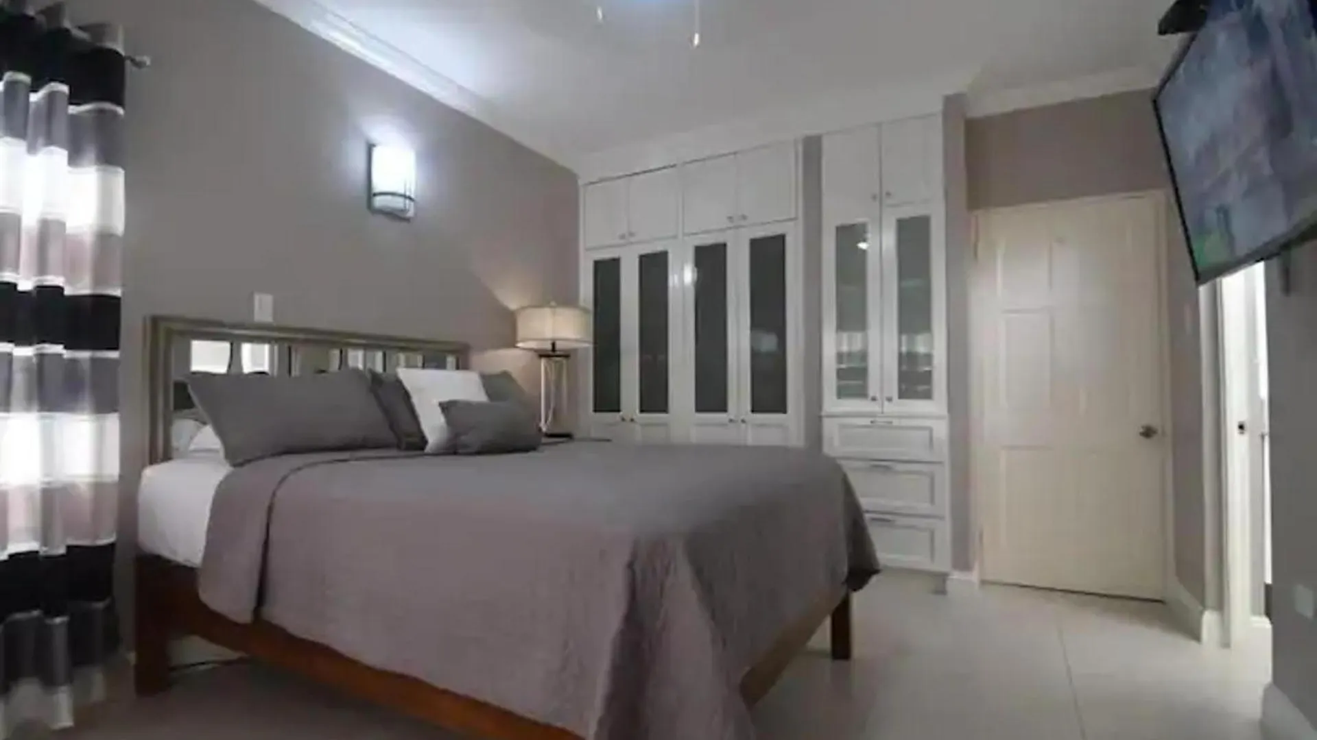 Captivating 1-Bed Ravinia Apartment In キングストン 0*,  ジャマイカ